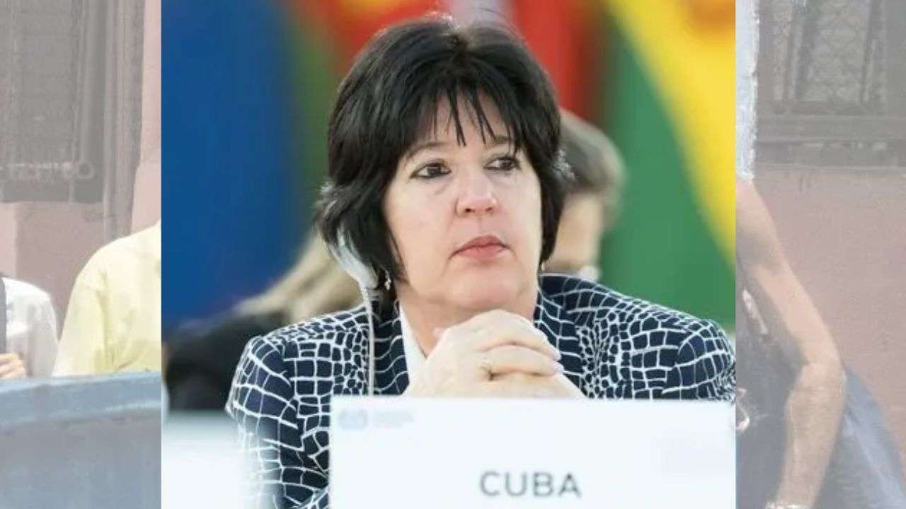 Ministra de CUBA RENUNCIA