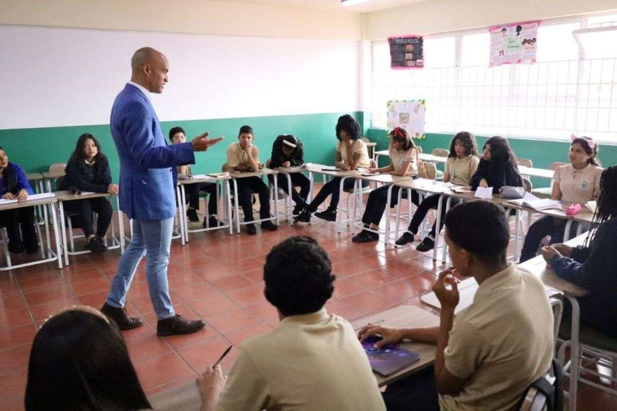 Héctor Rodríguez revela que estudiantes destacados serán preparadores en Liceos