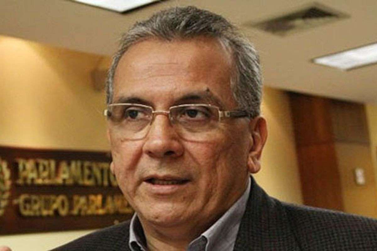 Hijo de Rodrigo Cabezas clama por su paradero tras un mes de su desaparición forzada