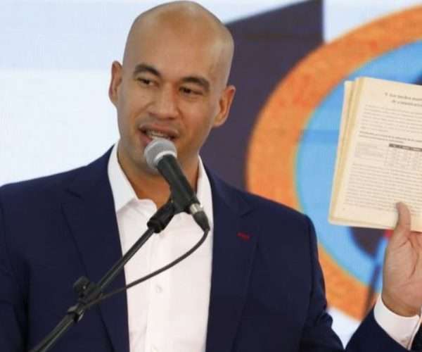 Héctor Rodríguez niega déficit de maestros en Venezuela