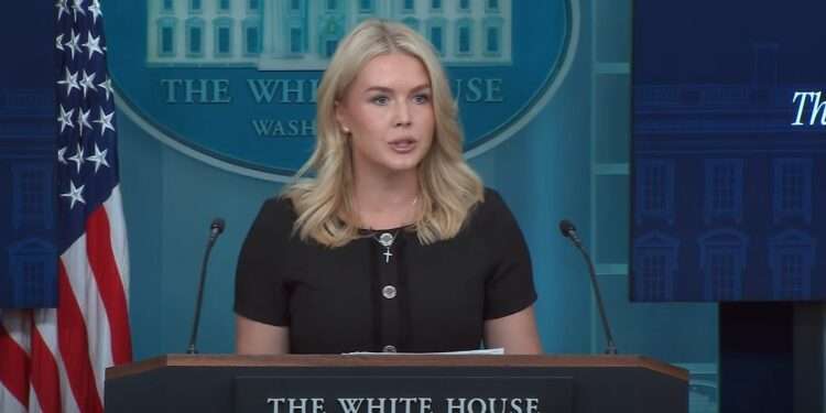 Karoline Leavitt deja de ser la portavoz de la Casa Blanca