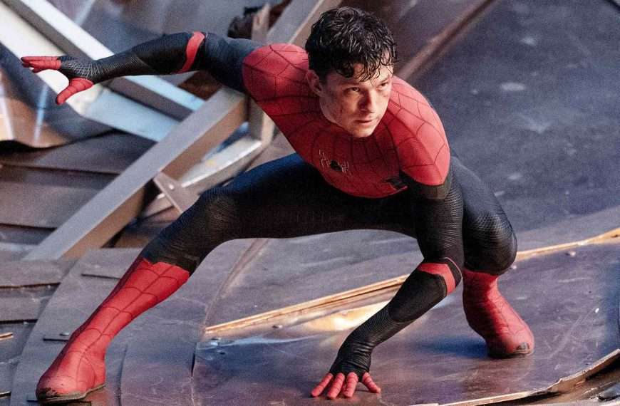 tom-holland-SPIDER-MAN