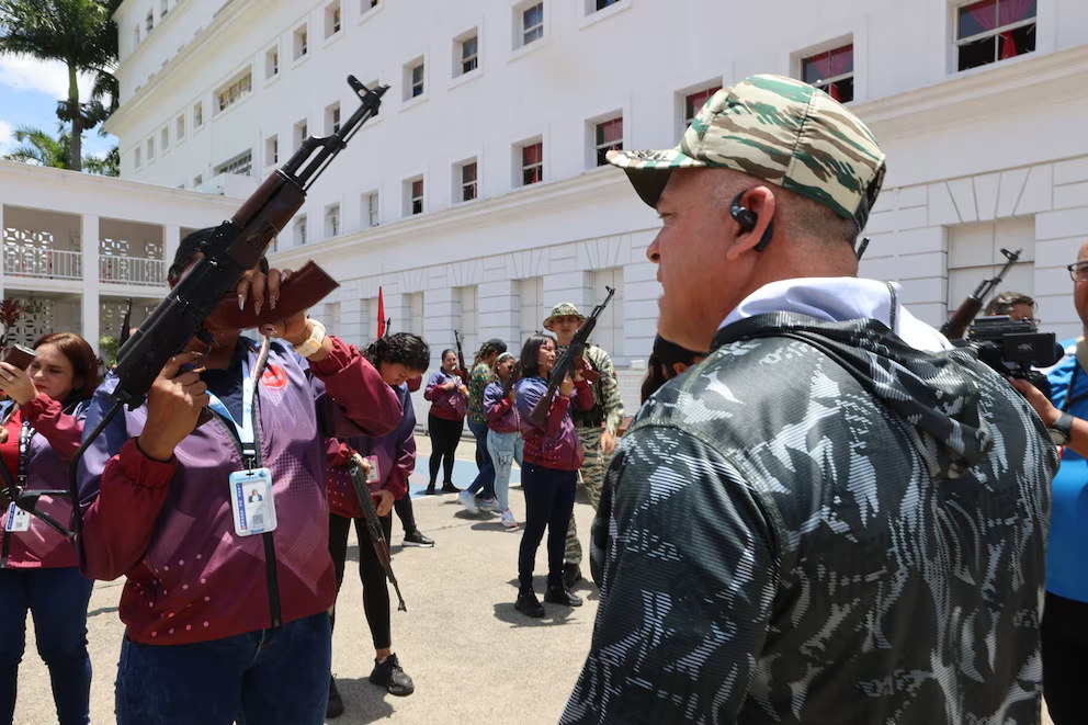 Un oficial le dice a Infobae que Nicolás Maduro teme a traiciones internas, incluso de su círculo más cercano