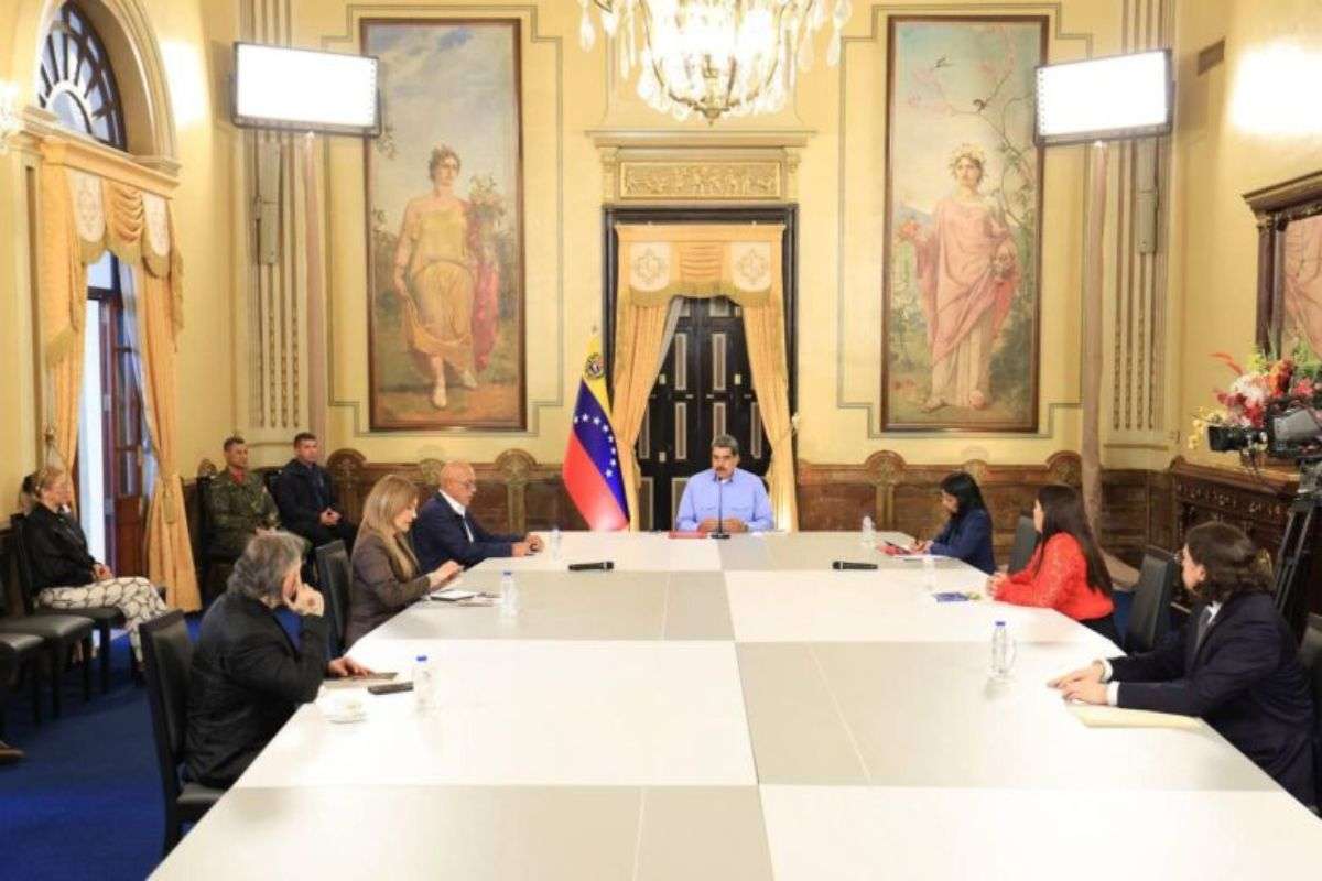 Maduro amenaza con declarar "Estado de conmoción" por tensiones con Estados Unidos