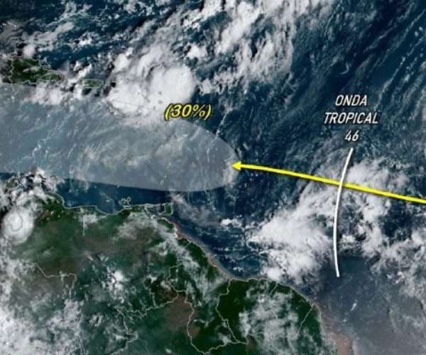 Monitorean fuertes ondas tropicales que avanzan hacia el Caribe