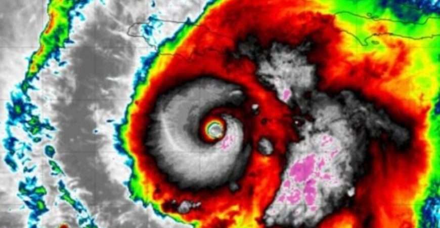 Huracán Melissa de categoría 5 impacta rápidamente a Jamaica