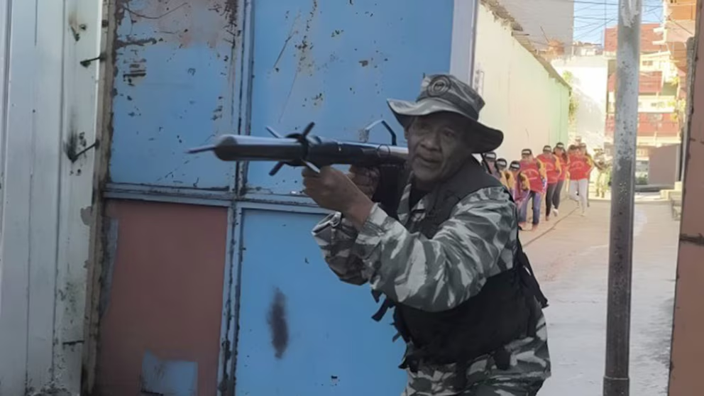 Un miliciano durante un entrenamiento