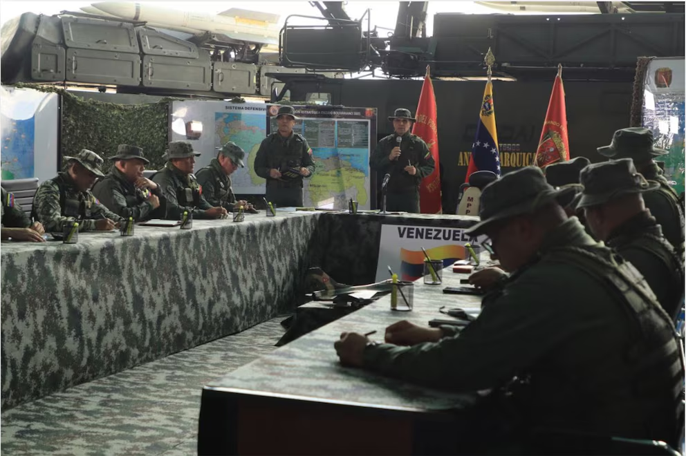 Desde el bunker donde aparecen en videos y fotos el Comando Superior o Alto Mano Militar de la Fuerza Armada