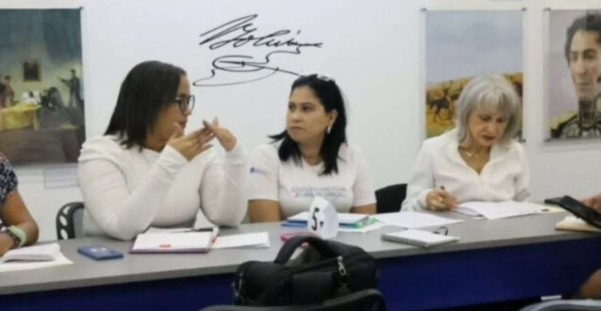 Ministerio de Educación evalúa reducir tareas escolares para menos estrés