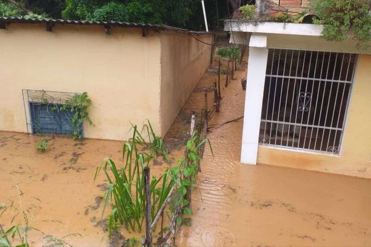 Lluvias de onda tropical Nº48 devastan al estado Sucre