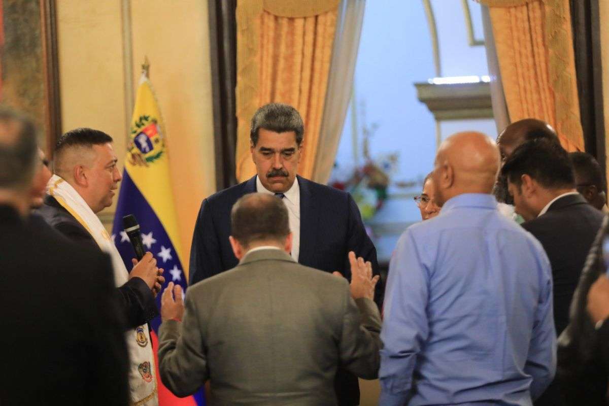 Nicolás Maduro usa la fe para frenar a Trump y pide orar contra la guerra