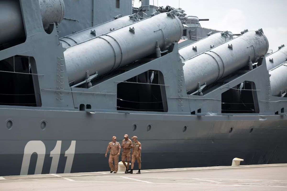Crucero lanzamisiles refuerza gran despliegue de Estados Unidos en el Caribe