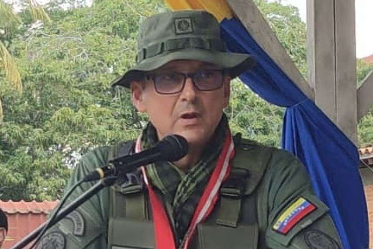Sebastiana Barráez | Un jefe militar venezolano anunció la entrega de armas en todos los municipios de la frontera “para la defensa del territorio”