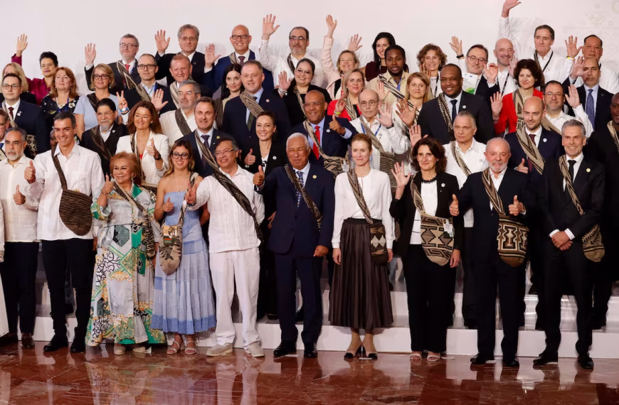 La Cumbre CELAC-UE de Santa Marta expone el bajo compromiso regional: solo 9 líderes, críticas de Lula y el discurso de Petro.
