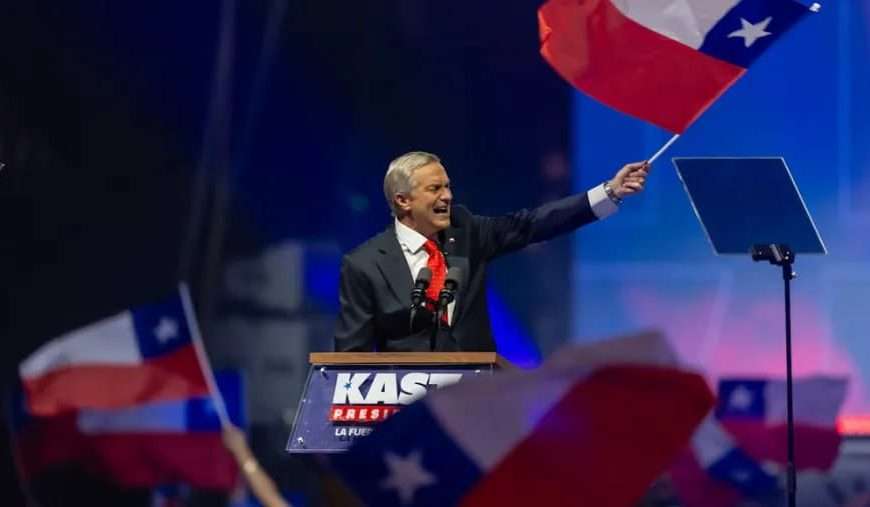 Chile gira a la derecha: José Antonio Kast gana la presidencia y sella la derrota de la izquierda chilena