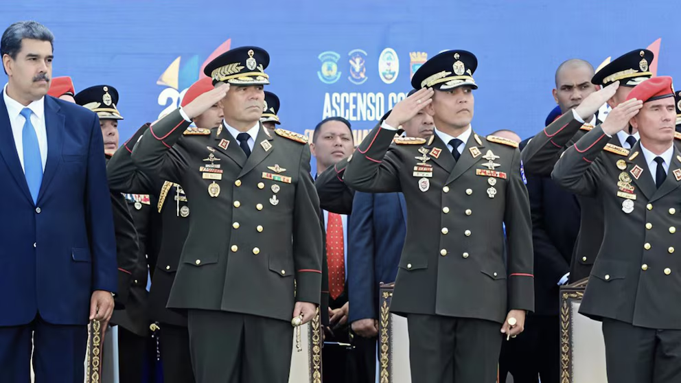 El Alto Mando Militar en un acto de ascensos con Nicolás Maduro