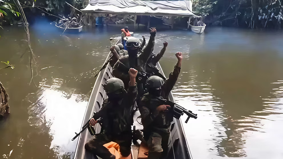 La Fuerza Armada no se preparó para defenderse sino para la propaganda