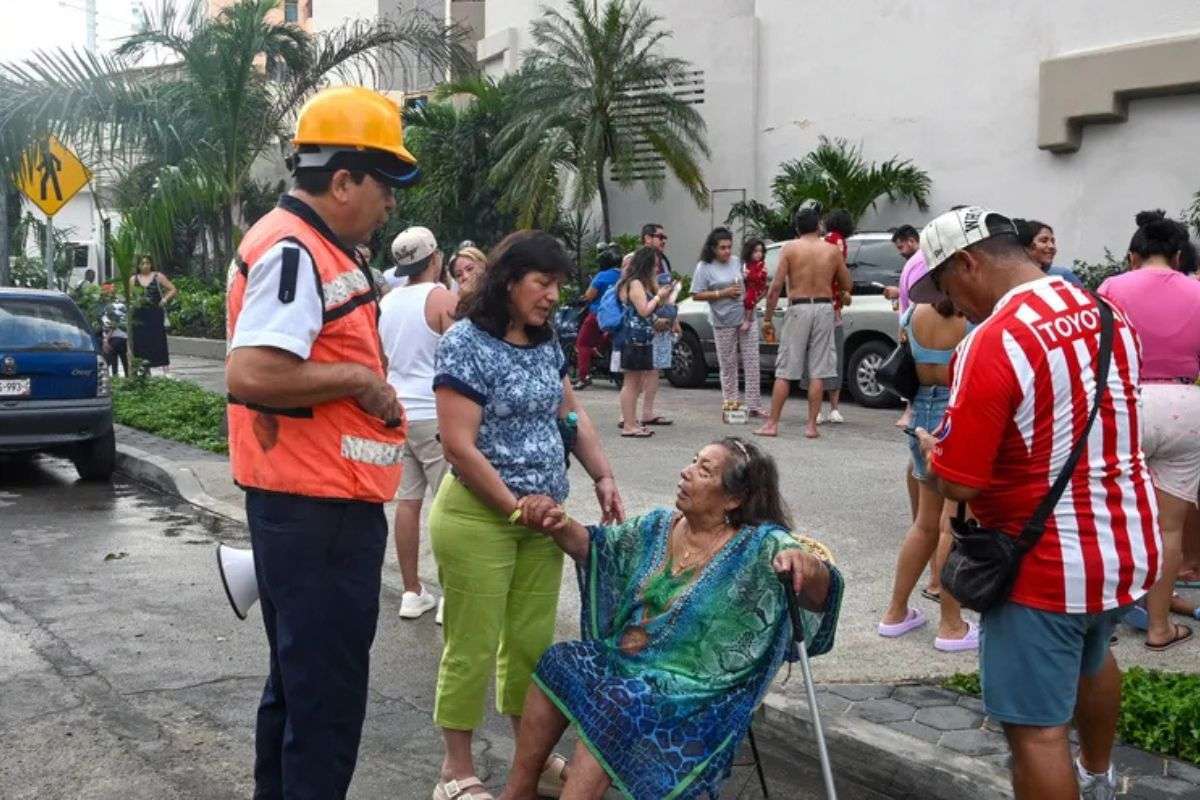 Fuerte sismo de 6,5 deja un muerto en Ciudad de México