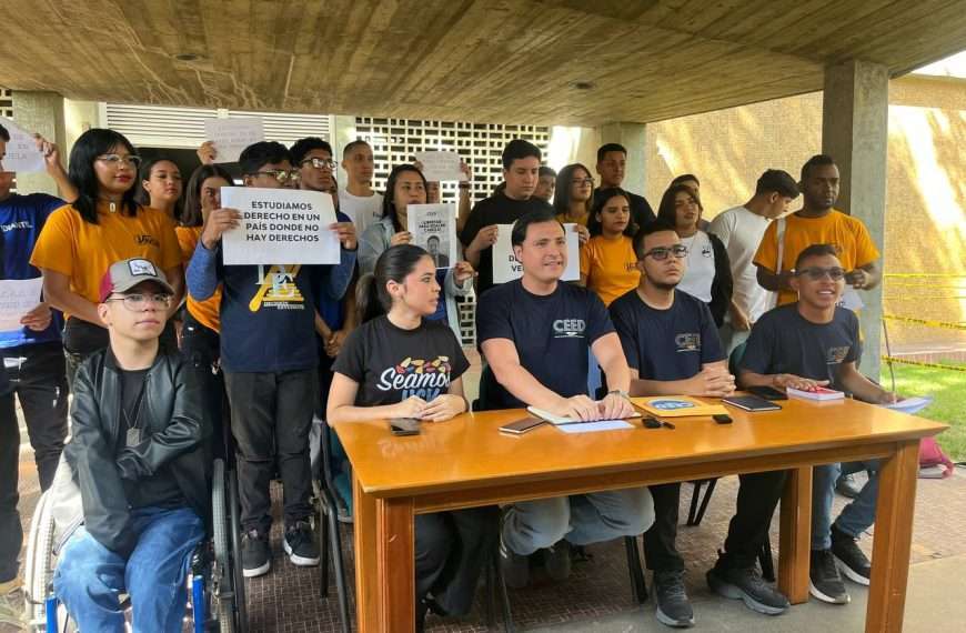 Estudiantes de Derecho de la UCV exigen liberación “completa” de presos políticos a Jorge Rodríguez