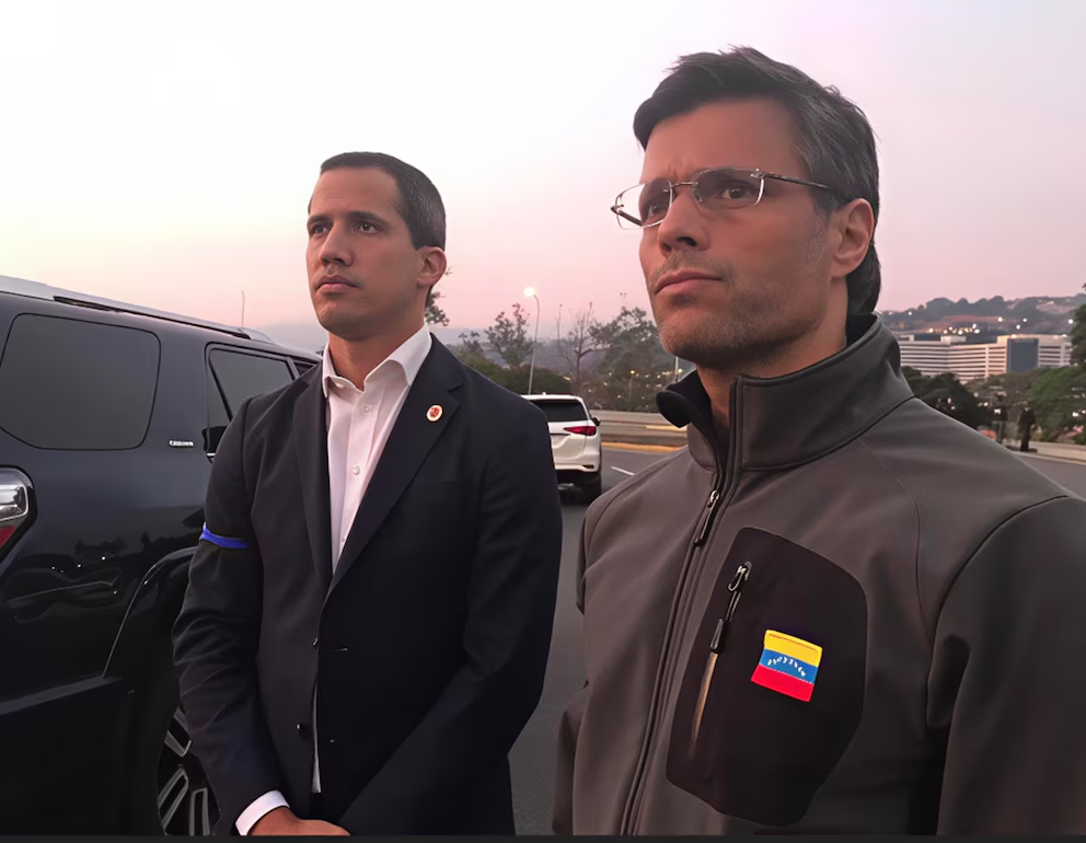 El ex presidente interino Juan Gerardo Antonio Guaidó Márquez y el ex preso político Leopoldo Eduardo López Mendoza el 30 de abril 2029 en la Operación Libertad
