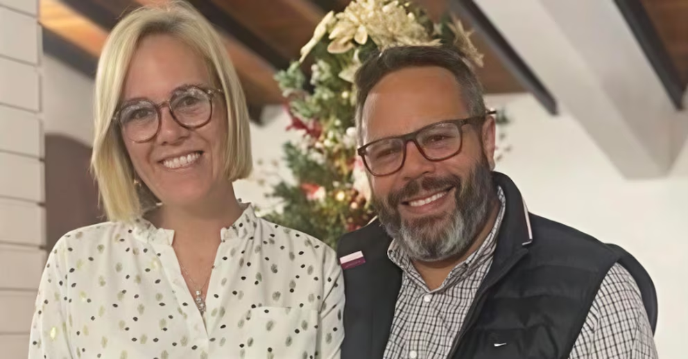 Rafael Eduardo Tudares Bracho y su esposa Mariana González, yerno e hija respectivamente de Edmundo González