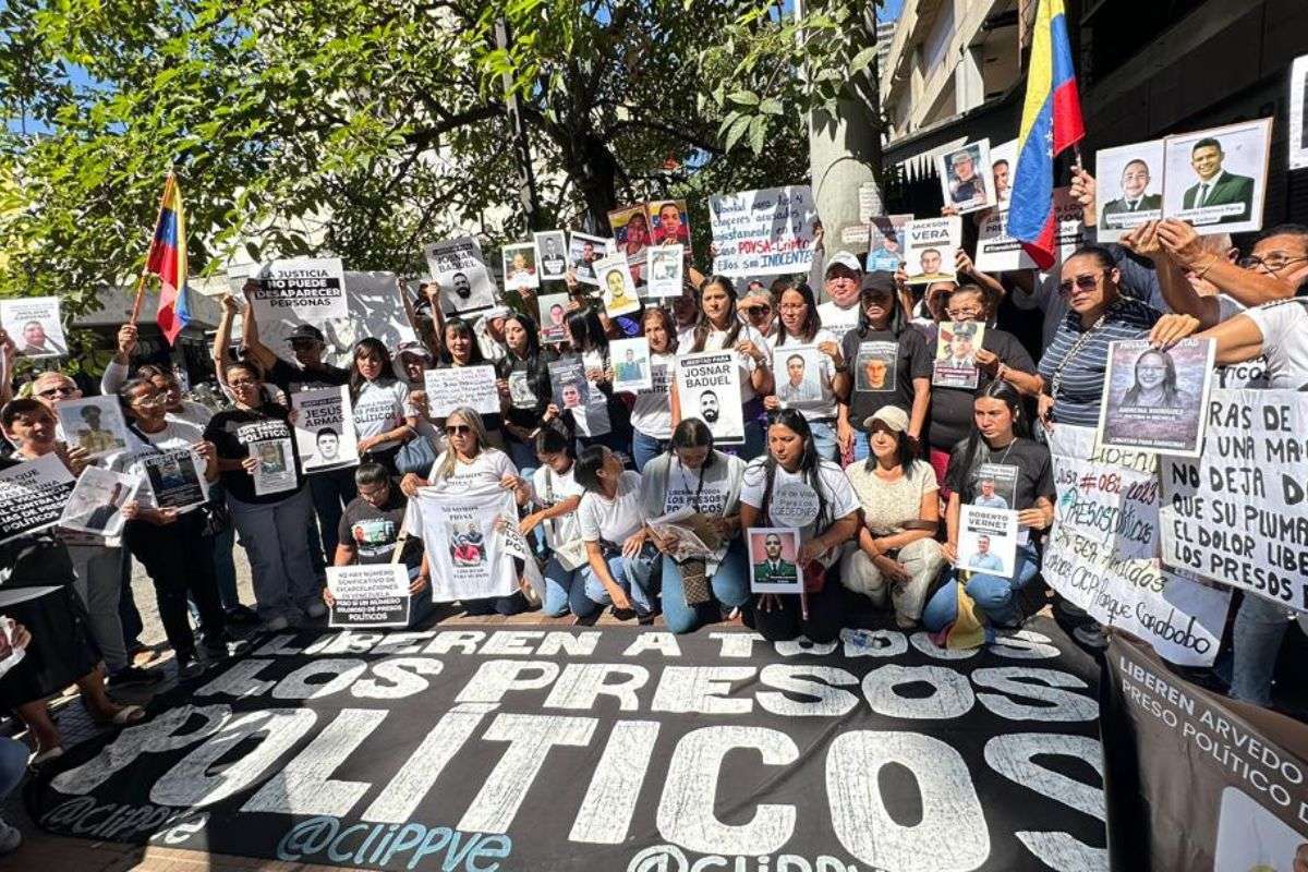 "¡Los queremos libres!": El desgarrador clamor de las familias frente al Palacio de Justicia