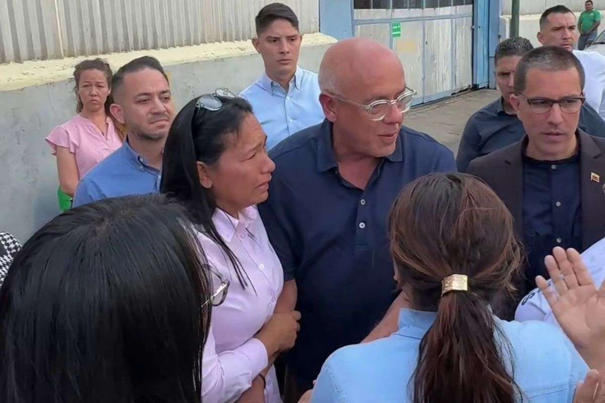 Jorge Rodríguez visita Zona 7 en Boleíta y asegura que "todos estarán sueltos el viernes 13Feb"