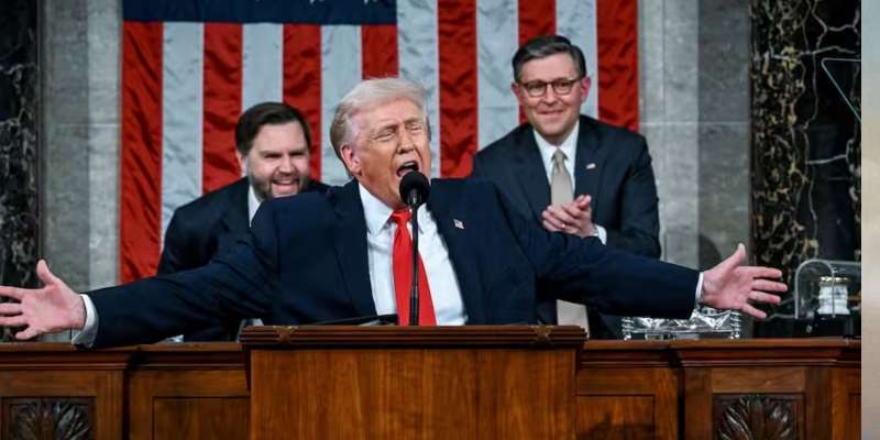 Donald Trump vuelve a arremeter contra&hellip;