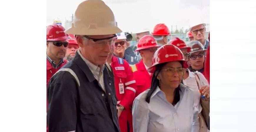 Delcy Rodríguez y Chris Wright inspeccionan Petroindependencia