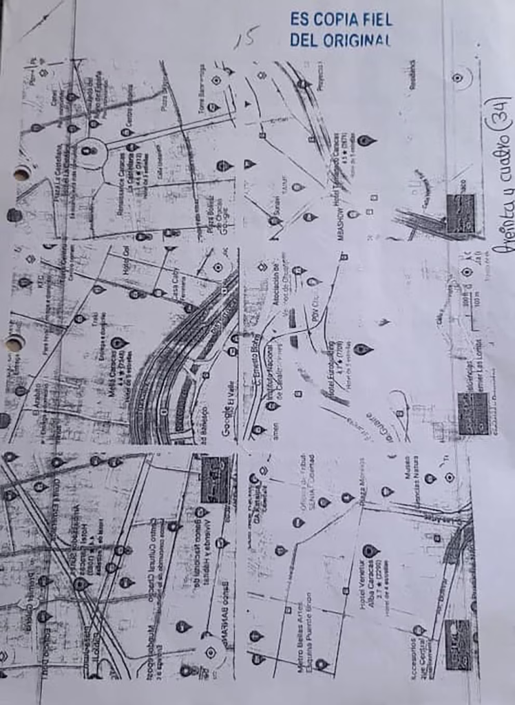 Se muestra un croquis urbano borroso y detallado, posiblemente de una ciudad latinoamericana, con múltiples anotaciones y la frase 'ES COPIA FIEL DEL ORIGINAL' escrita en la parte superior