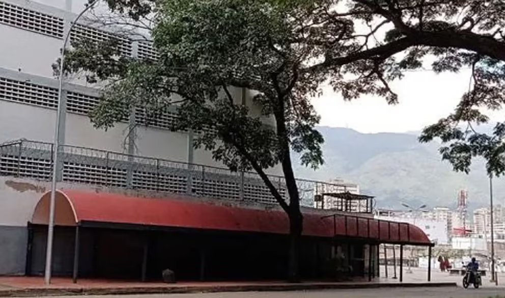 En la página dirigida a Bruno se lee: “ve a Viento Fresco en Maturín y busca en el cuarto las armas largar (sic) y llévalas a Caracas una por una, no dejes que te agarren porque desde aquí (sic) no puedo ayudarte. Tienen que estar allí antes del 21 de noviembre”.