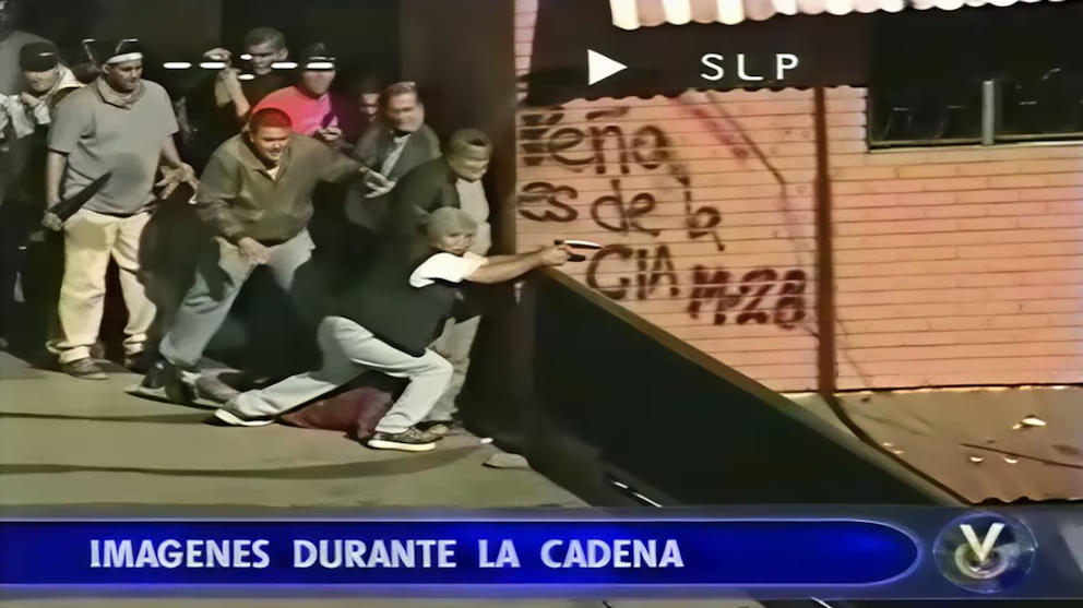 Desde el Puente Llaguno dispararon varios pistoleros de afectos al gobierno de Chávez