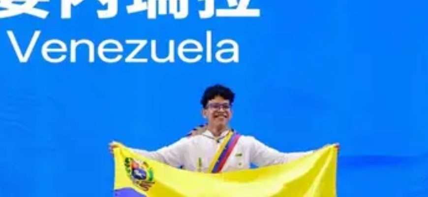 Orgullo de Guasipati: Axel Hernández conquista medalla de plata en las Olimpiadas de Matemáticas en Vietnam