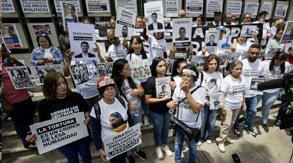 Los familiares de presos políticos en protesta han denunciado que son vigilados con cámaras, drones o funcionarios