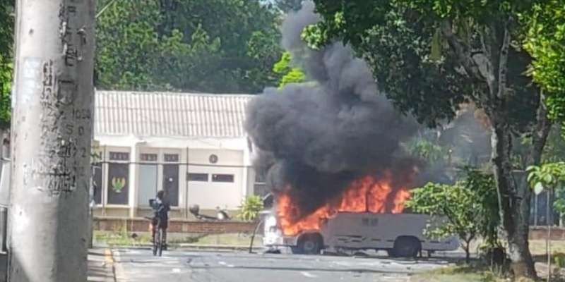Atentado con carro bomba sacude las inmediaciones del Batallón Pichincha en Cali