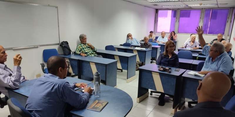 En la Universidad de Carabobo se retoma el debate crítico: Nicmer Evans define a&hellip;