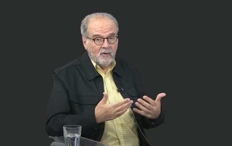 Enrique Ochoa Antich afirma que la Constitución no prevé el secuestro presidencial y propone un cronograma electoral progresivo de abajo hacia arriba