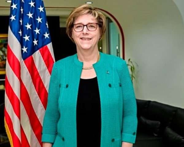 Casa Blanca desmiente cambios | Laura Dogu lidera la Embajada de Estados Unidos en Venezuela