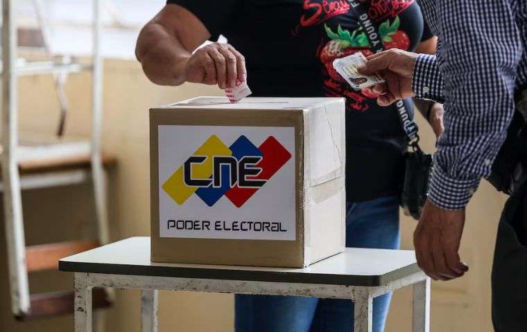 Sebastiana Barráez | Militares retirados denuncian “ruptura del orden constitucional” y piden elecciones libres en Venezuela