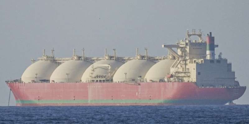 Irán desafía el bloqueo de EE. UU.: Superpetrolero cruza el Estrecho de Ormuz con rastreo activo