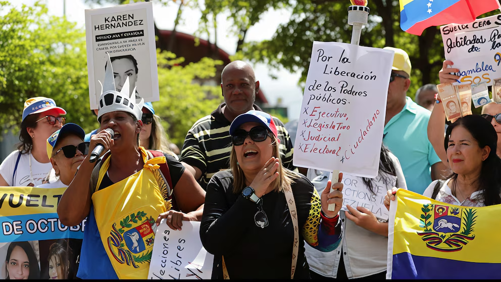 Manifestantes en Caracas solicitaron a la embajada de EEUU intervenir por la liberación de los presos políticos y elecciones libres