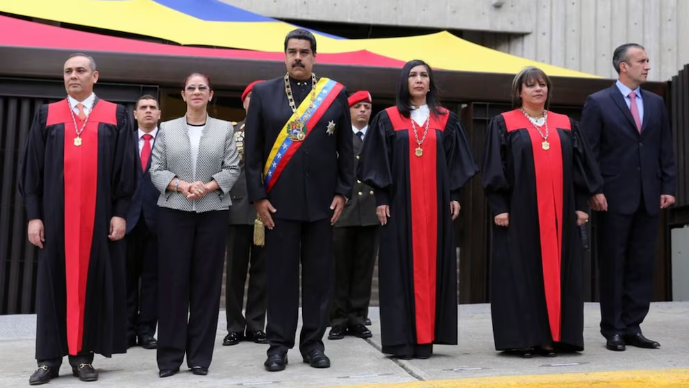 Nicolás Maduro y Cilia Flores durante un evento con magistrados del TSJ