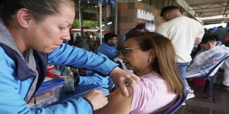 Venezuela expande vacunación contra la fiebre amarilla a 10 estados para frenar posibles brotes