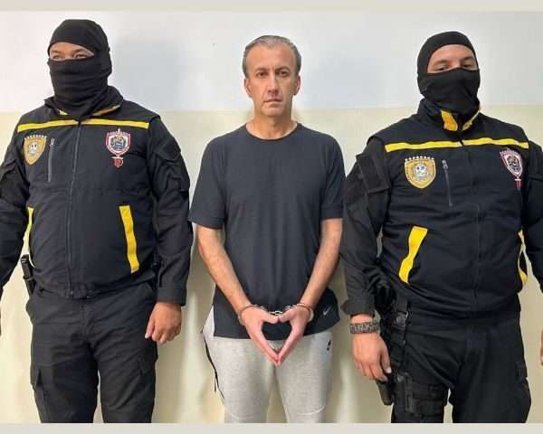 Tarek El Aissami solicita presencia de medios en su juicio