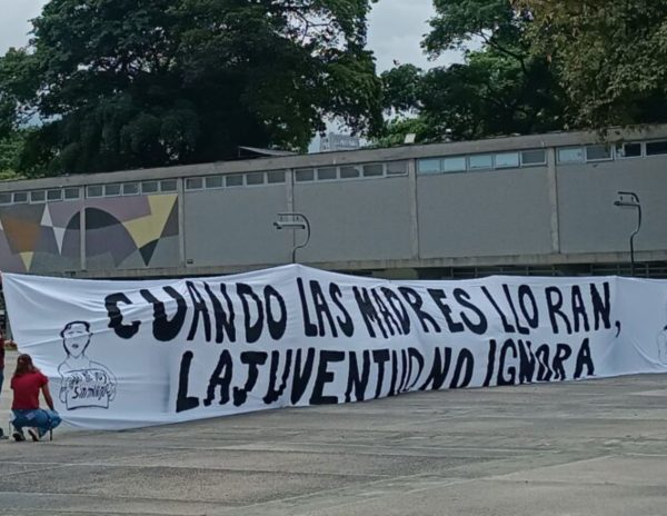 Estudiantes de la UCV marchan en Caracas en homenaje a Carmen Teresa Navas (+Videos)