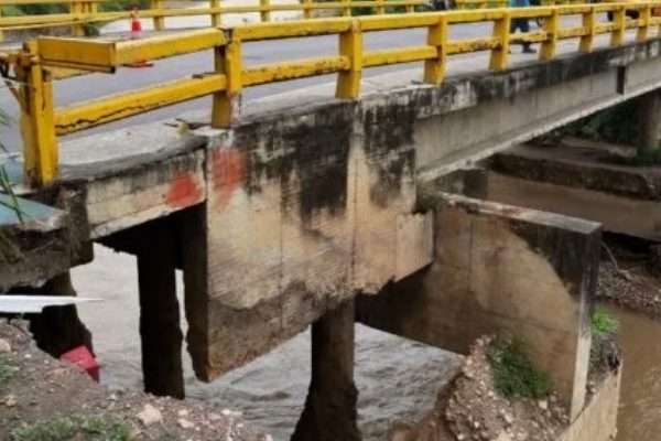 Restringen paso en puente Francisco de Paula Santander por falla estructural tras crecida del río Táchira