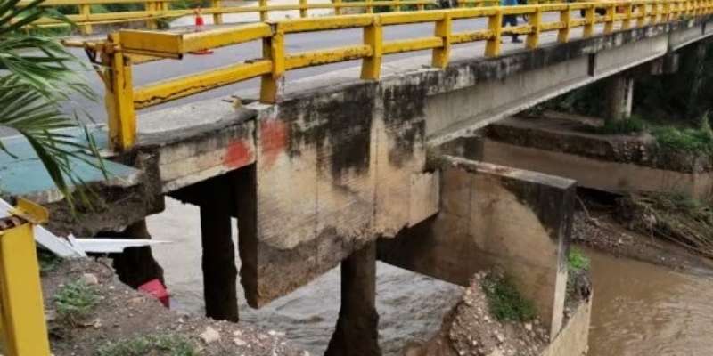 Restringen paso en puente Francisco de Paula Santander por falla estructural tras crecida del río Táchira