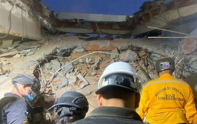 Cierran labores de rescate en La Mar Suites de Tucacas tras hallar 12 víctimas