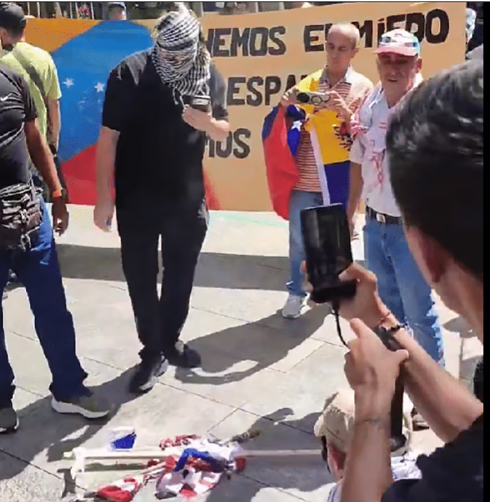 Protesta de sectores del chavismo el 24 de julio en Caracas donde quemaron banderas de Israel y EEUU
