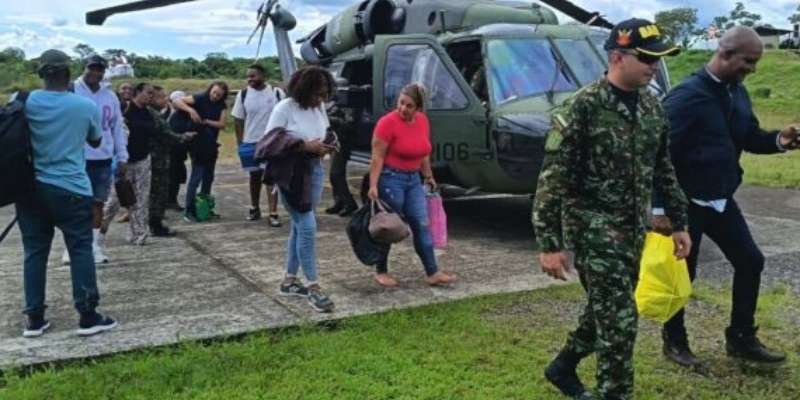 Ejército de Colombia rescata a 39 personas secuestradas por la guerrilla del ELN en Chocó